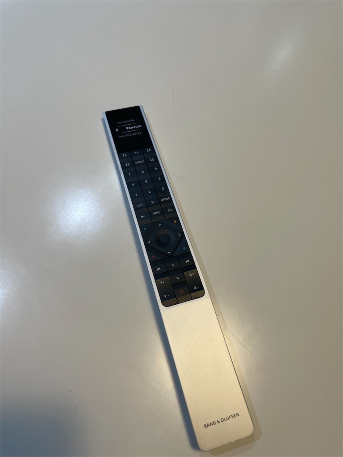 bang&olufsen beoremote one (2015-/desinged by Torsten Valeur/David