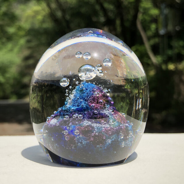 青いお山のペーパーウェイト ガラス | iichi 日々の暮らしを心地よく