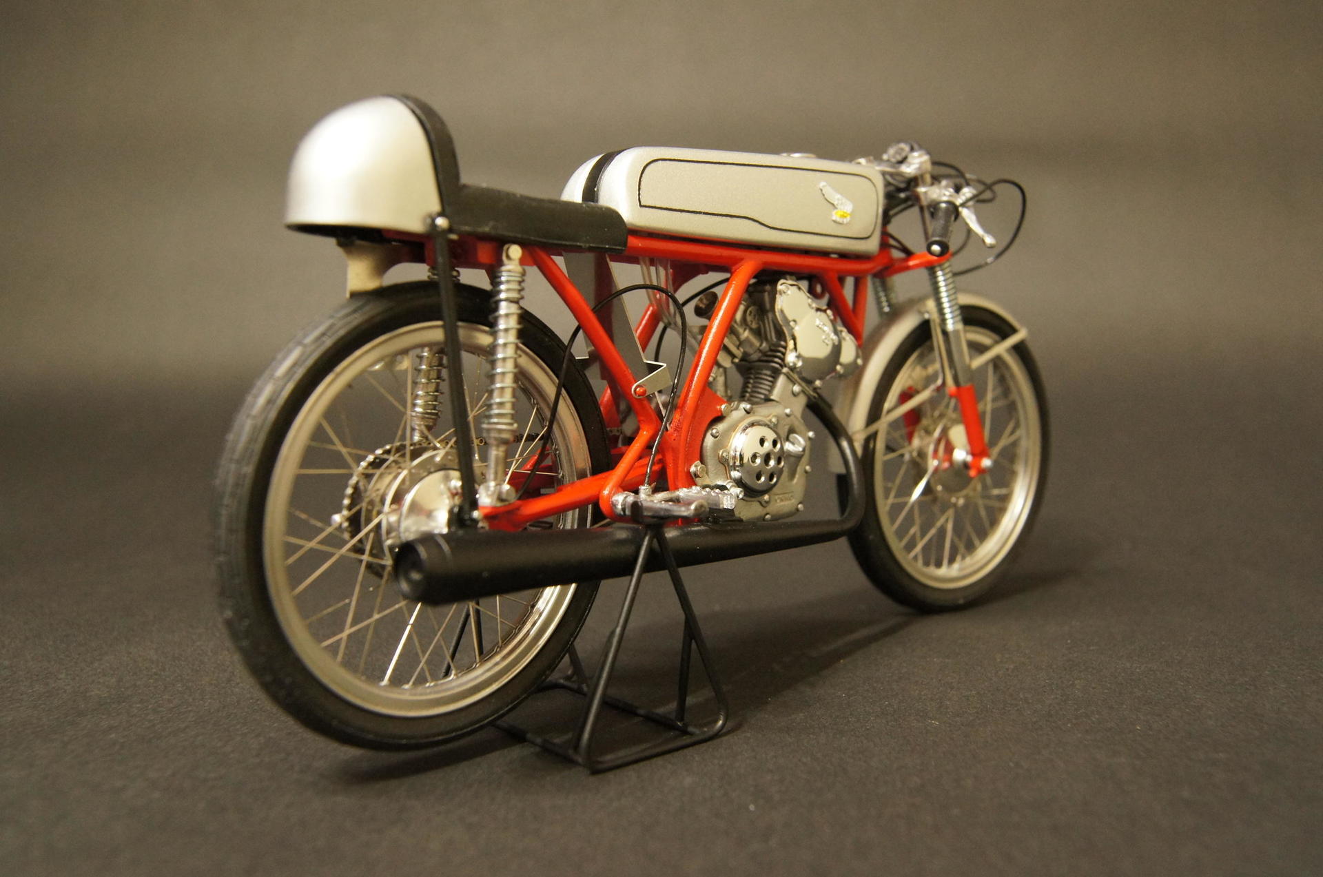 三連休限定 グンゼ産業HONDA RC110 1/12スケールモデルキット グンゼ