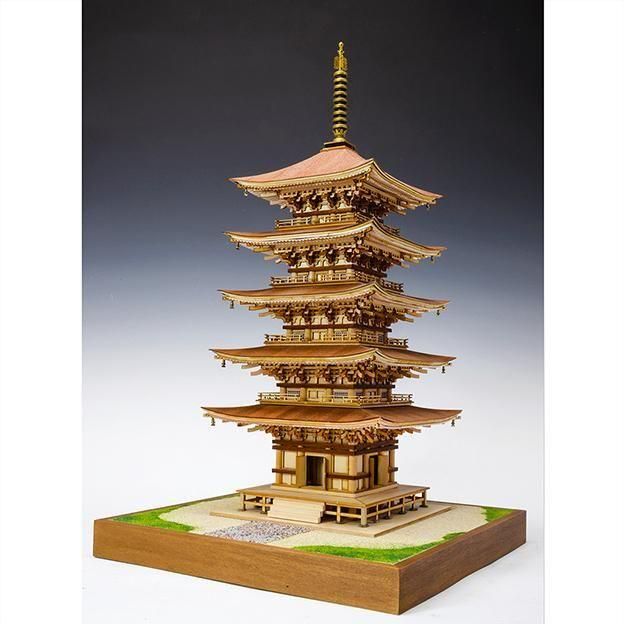 五重塔を彫ったガラス工芸品
