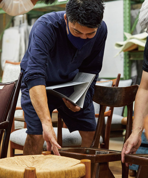 ②北欧レトロ マルニ木工 木製椅子 鋲打ちダイニングチェア ロビー