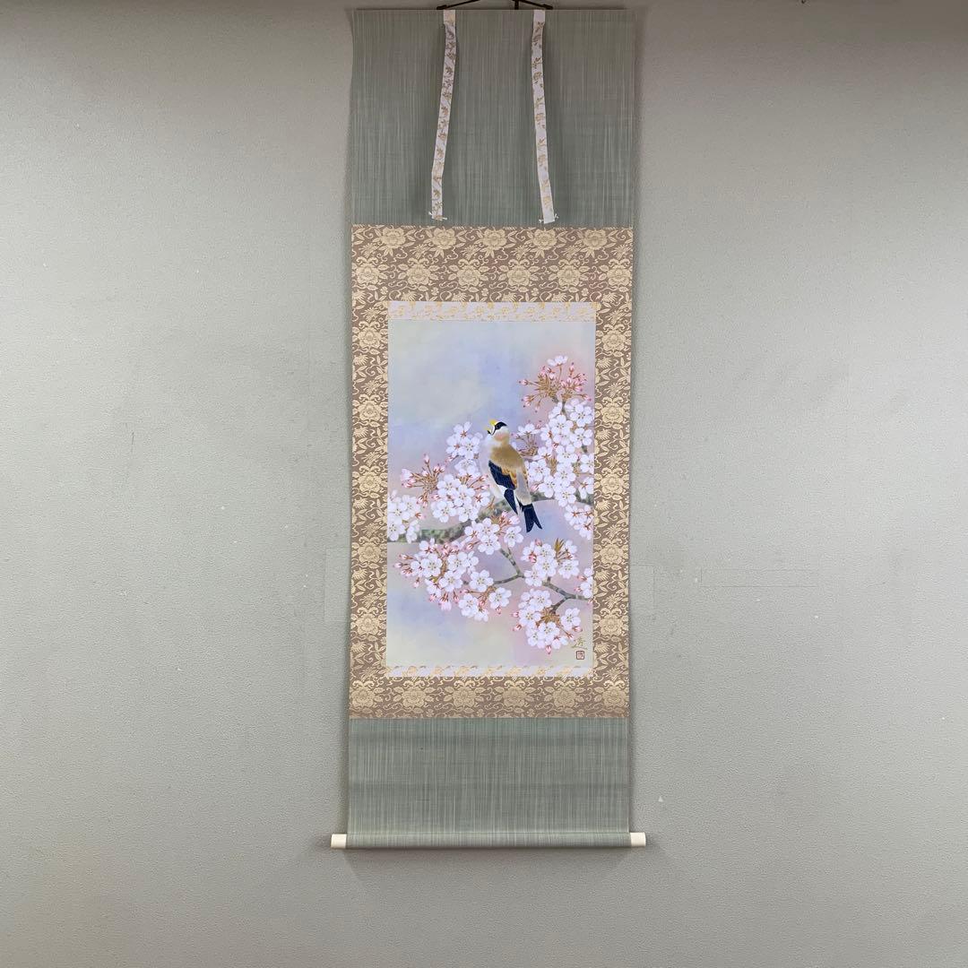 美品 掛け軸 市原秀人作「春囀」桜花鳥 共箱 太巻き付 縁起物 美術年鑑掲載 美品 掛け軸 市原秀人作「春囀」桜花鳥 共箱 太巻き付 縁起物 美術年鑑