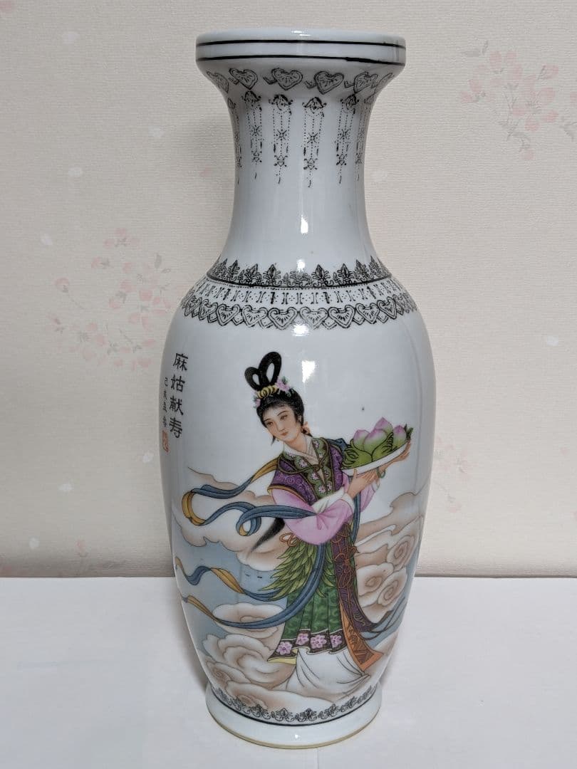 ♦中国景徳鎮窯 瓔珞文様 雲上 天女美人図 瓶 花瓶 置物飾り 骨董品 ♢中国景徳鎮窯 瓔珞文様 雲上 天女美人図 瓶 花瓶 置物飾り 骨董品