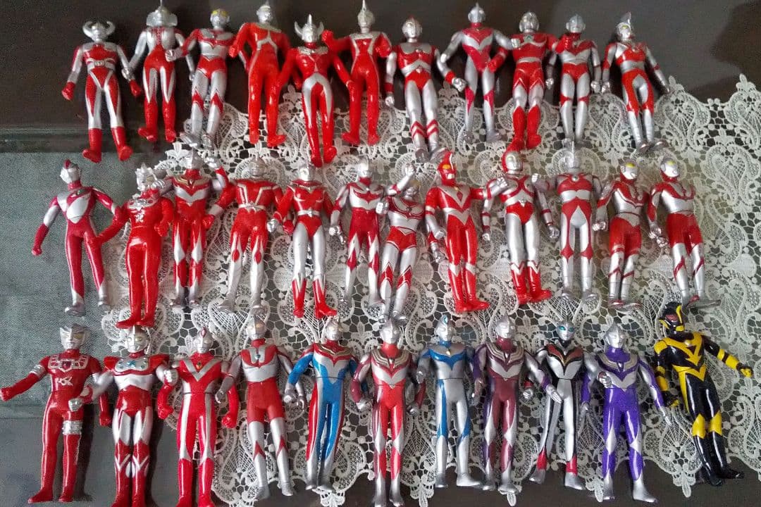 ウルトラマンソフビ 33体とオマケ難有1体 ウルトラソフビシリーズ大全集｜ウルトラマンおもちゃウェブ｜バンダイ