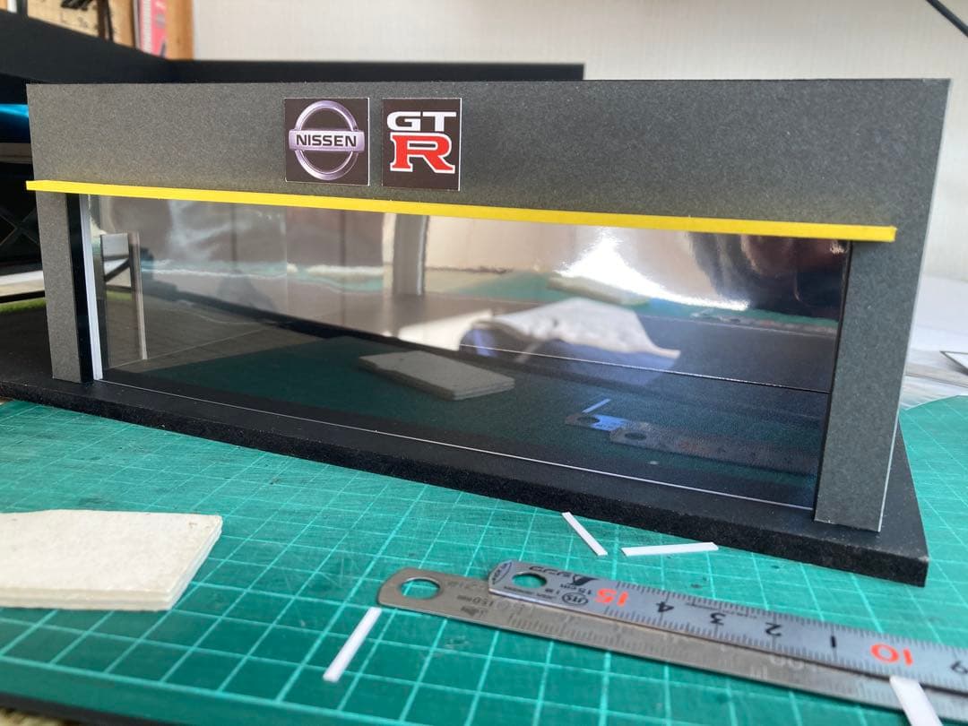 ミニカー用ジオラマ：1/43 ショールーム＆ガレージⅢ（ダークグレー）外構仕上げ ミニカー用ジオラマ：1/43 ショールーム＆ガレージⅢ（ダークグレー