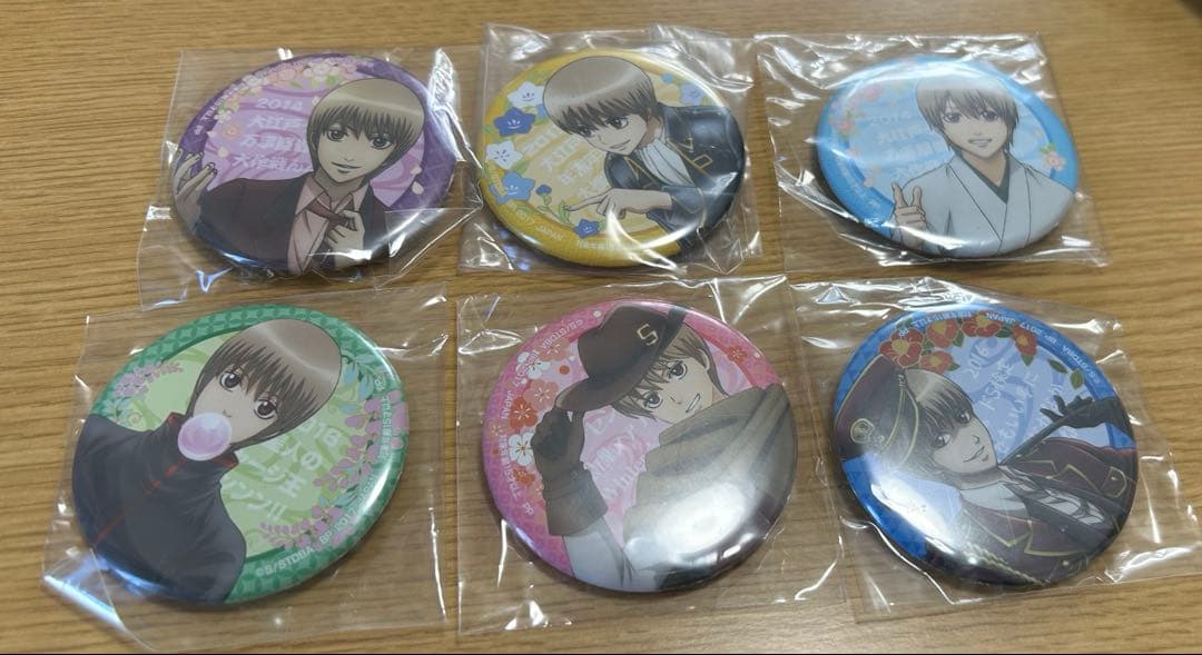 銀魂 沖田総悟 缶バッジ 大江戸ゲームセンター 6点セット 沖田総悟 65mm缶バッジ 沖田と一杯Ver. [銀魂] | キャラクター公式